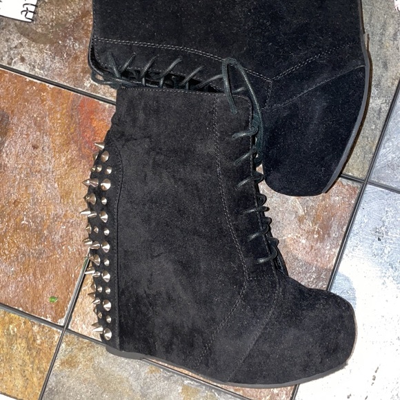 Woman’s wedge boots - Picture 7 of 10